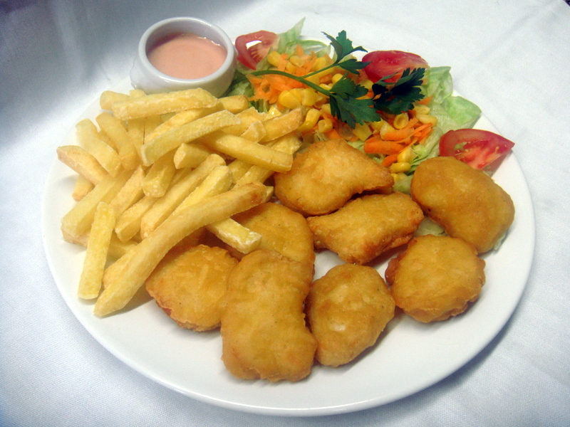pommes mit poulet nuggets
