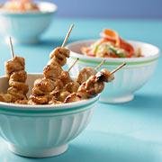 hähnchenspieße mit buntem bratreis